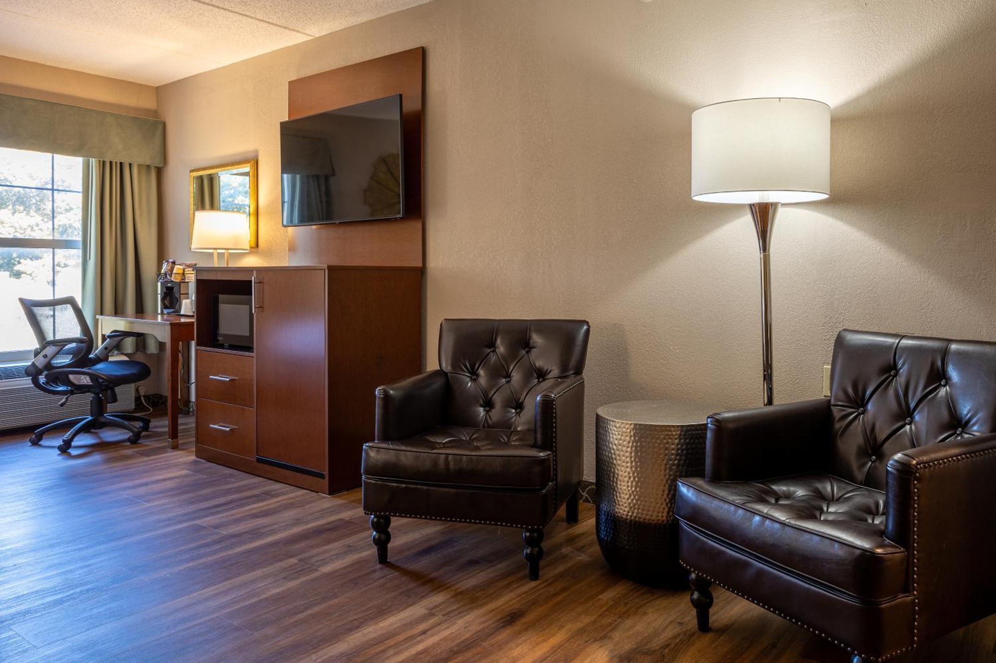 D. Hotel Suites & Spa Holyoke Bagian luar foto