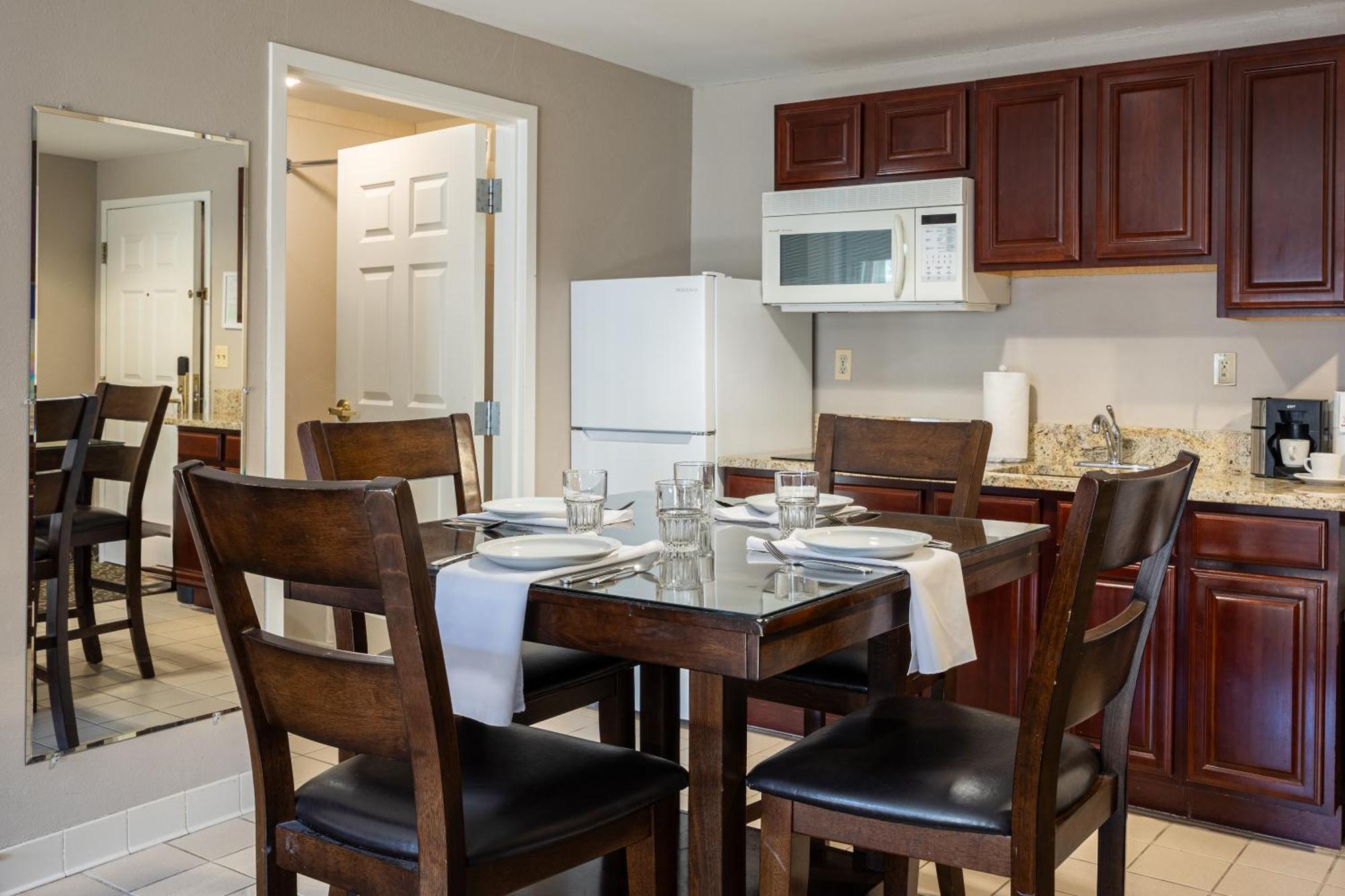 D. Hotel Suites & Spa Holyoke Bagian luar foto