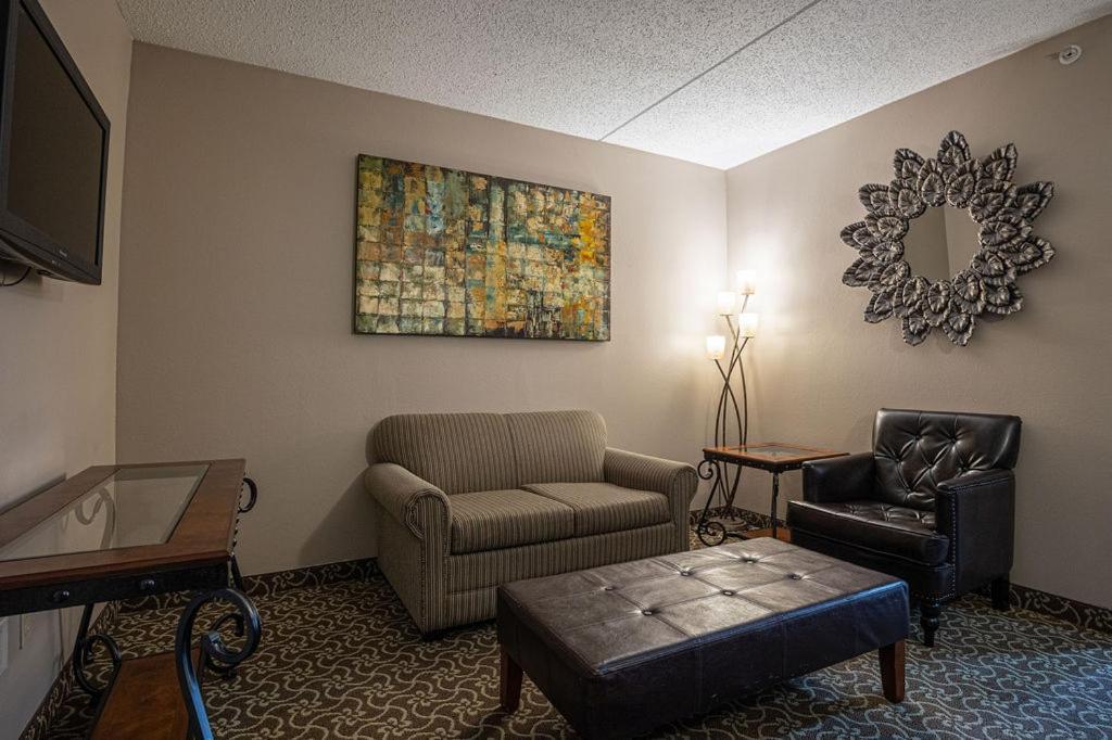 D. Hotel Suites & Spa Holyoke Bagian luar foto