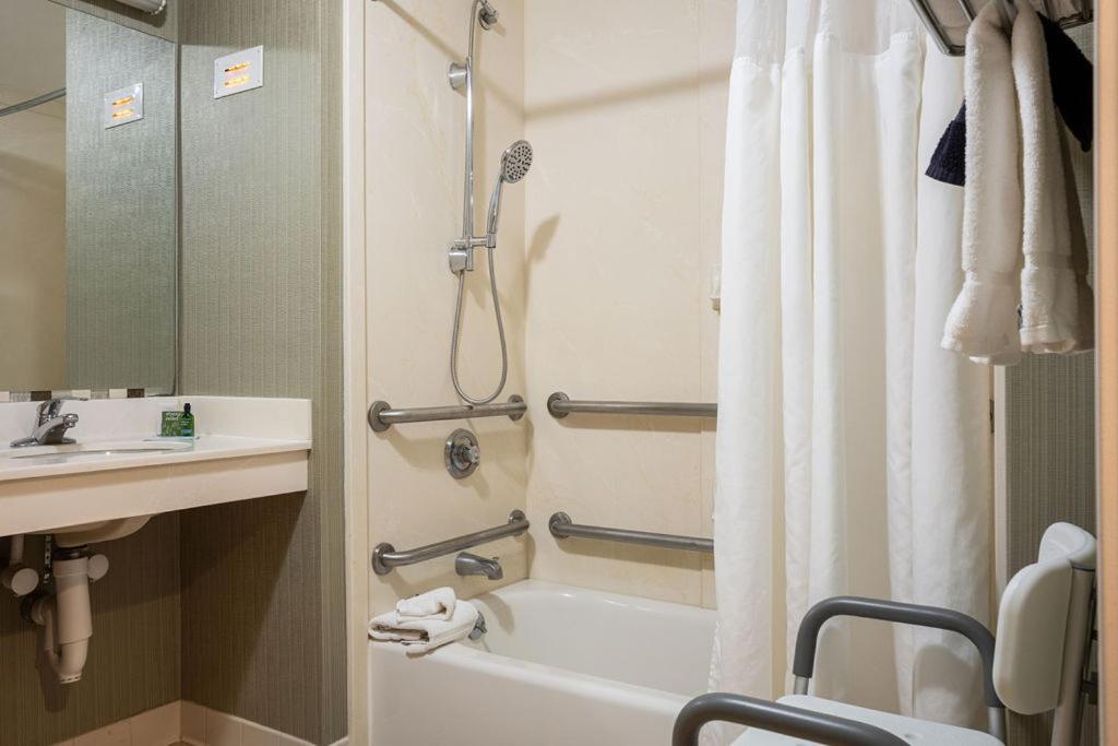 D. Hotel Suites & Spa Holyoke Bagian luar foto