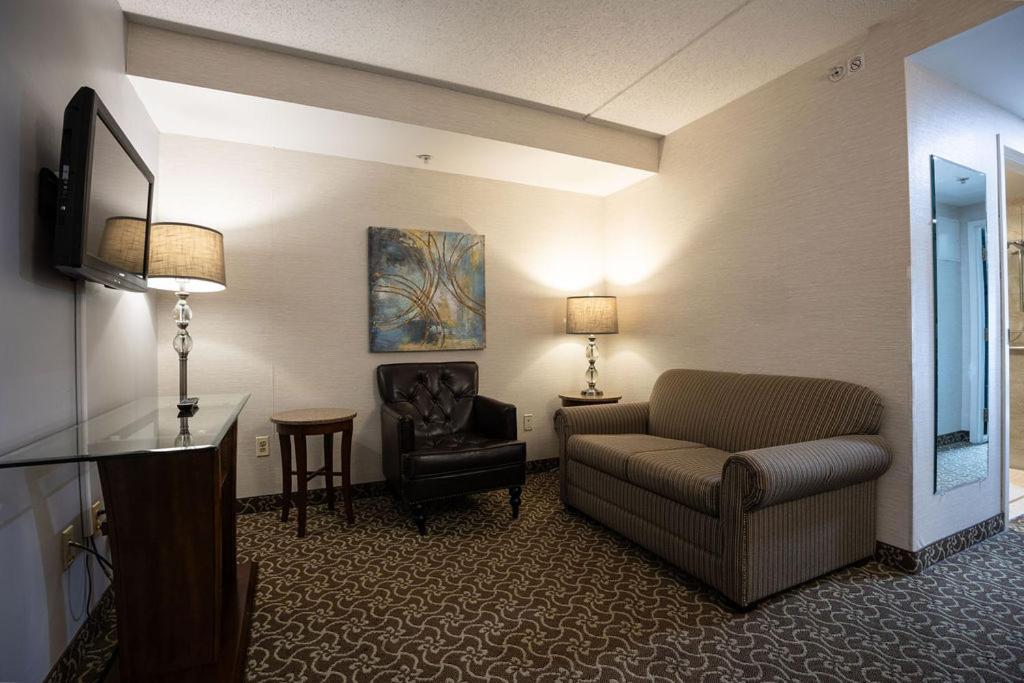 D. Hotel Suites & Spa Holyoke Bagian luar foto