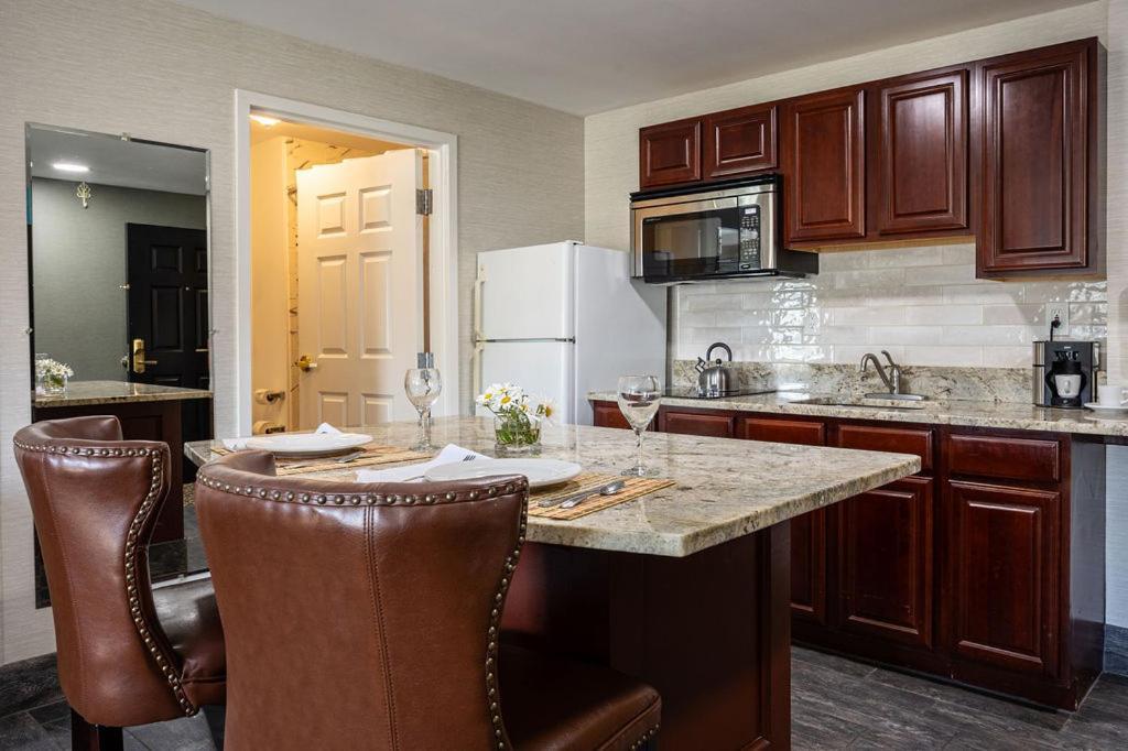 D. Hotel Suites & Spa Holyoke Bagian luar foto