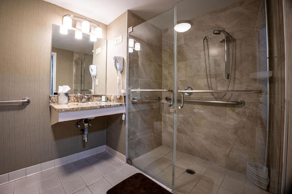 D. Hotel Suites & Spa Holyoke Bagian luar foto