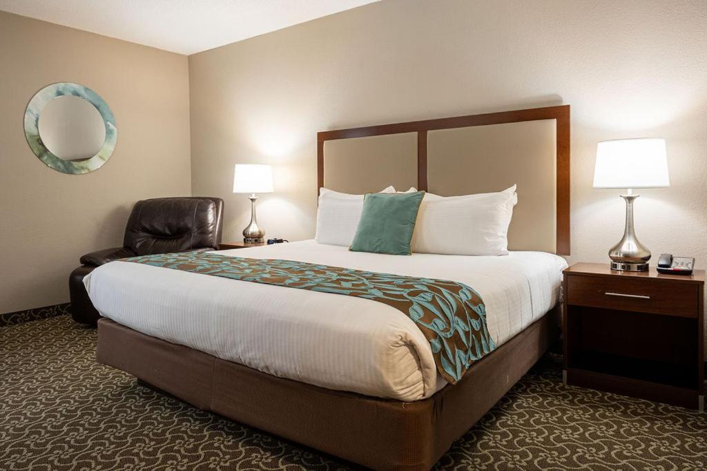 D. Hotel Suites & Spa Holyoke Bagian luar foto