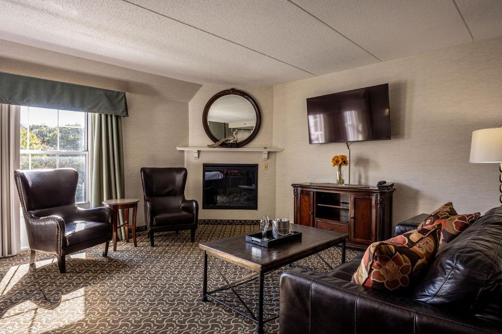 D. Hotel Suites & Spa Holyoke Bagian luar foto