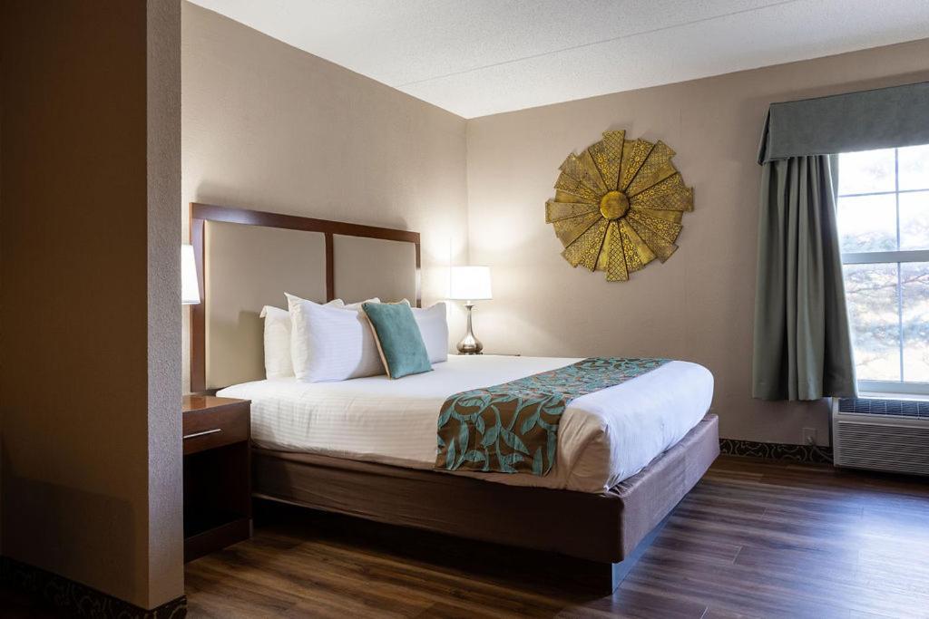 D. Hotel Suites & Spa Holyoke Bagian luar foto