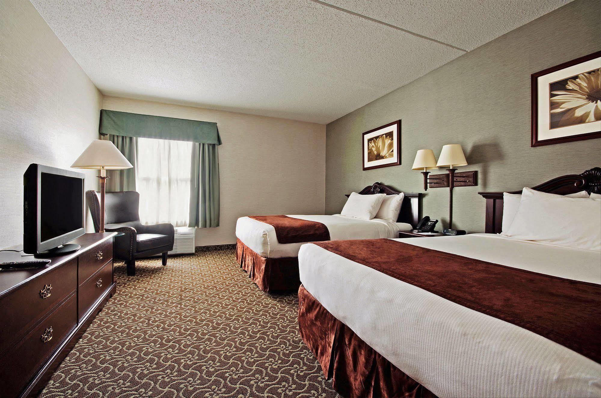 D. Hotel Suites & Spa Holyoke Bagian luar foto
