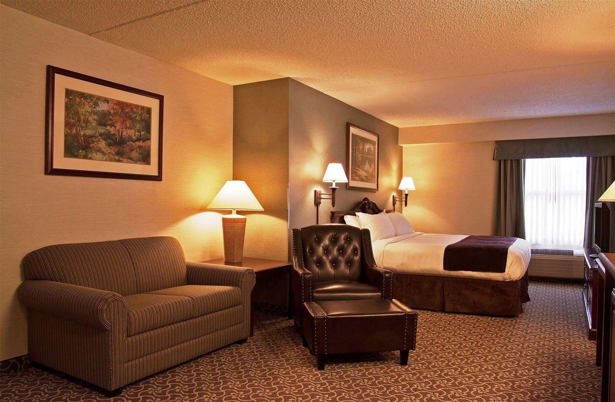 D. Hotel Suites & Spa Holyoke Bagian luar foto