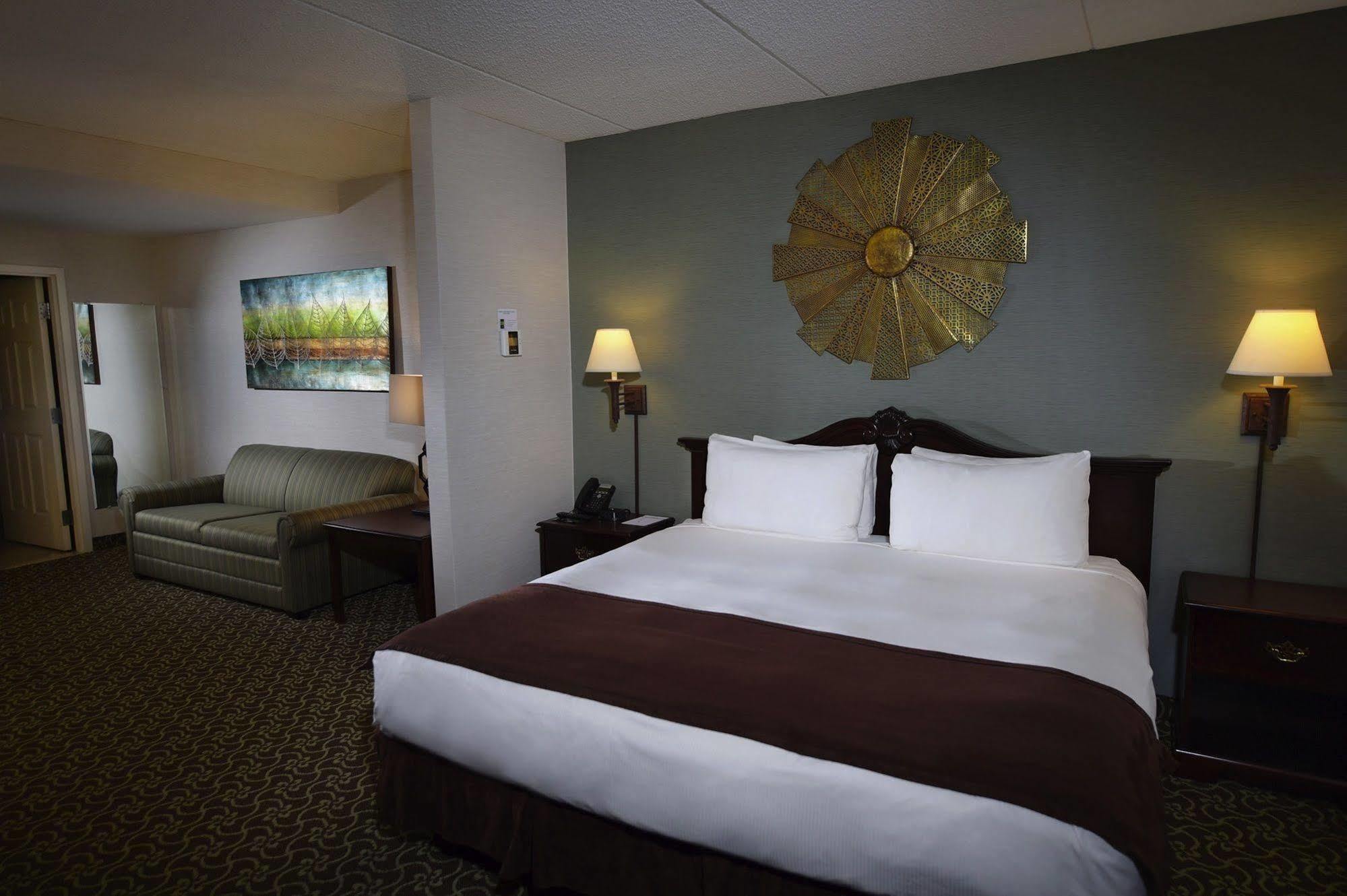 D. Hotel Suites & Spa Holyoke Bagian luar foto