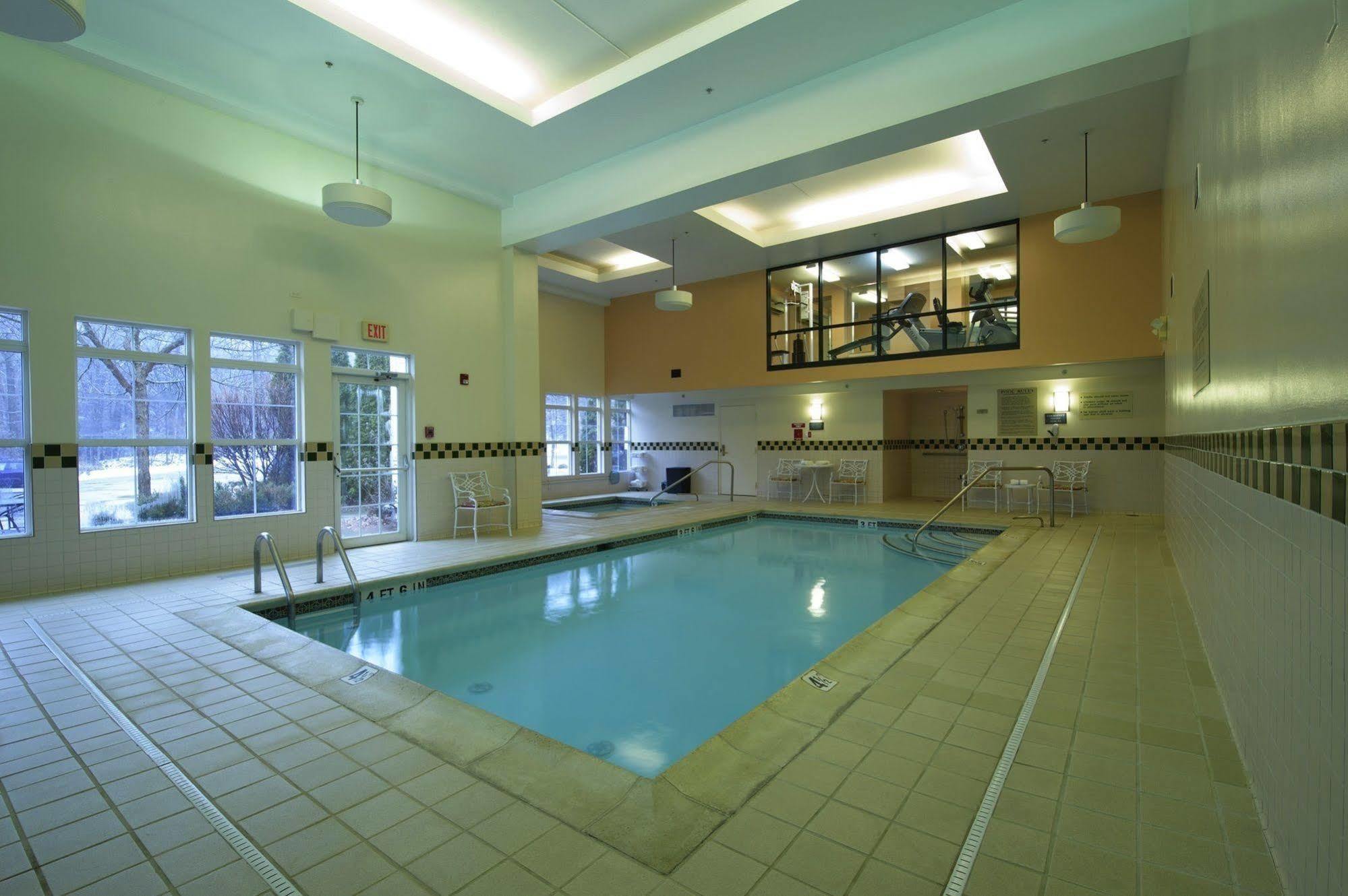 D. Hotel Suites & Spa Holyoke Bagian luar foto