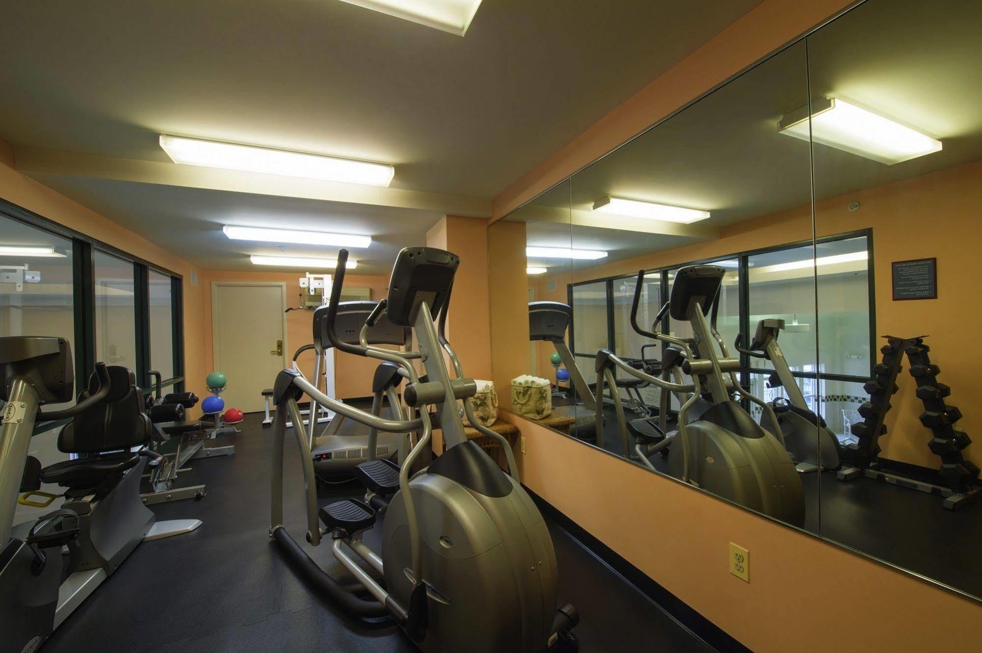 D. Hotel Suites & Spa Holyoke Bagian luar foto