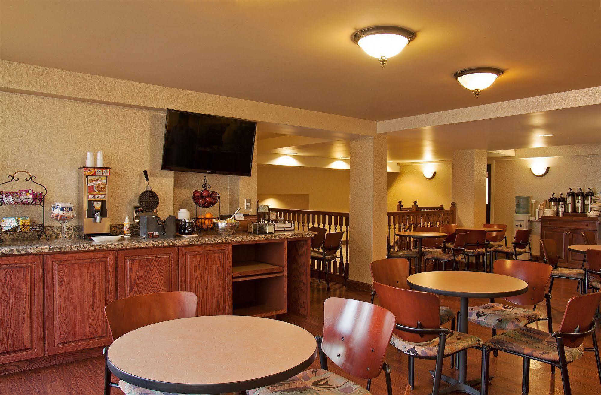 D. Hotel Suites & Spa Holyoke Bagian luar foto