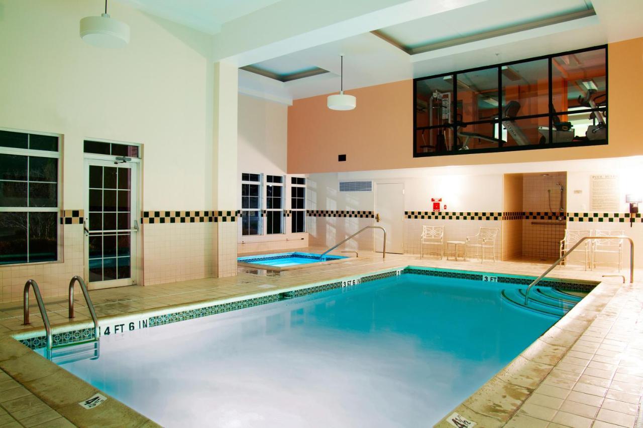 D. Hotel Suites & Spa Holyoke Bagian luar foto